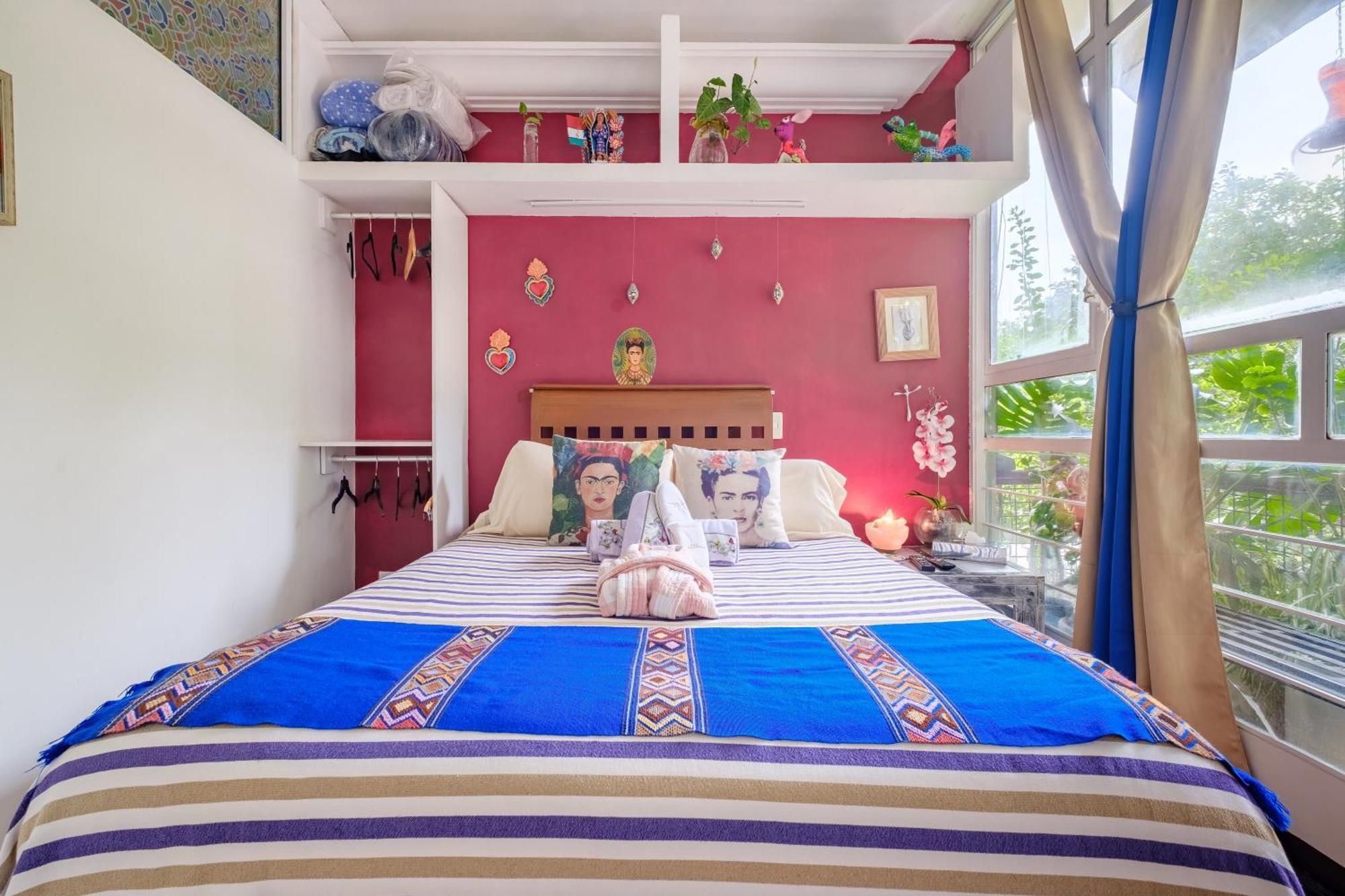Casa Itzae B&b- Lincoln Park Bed and breakfast *